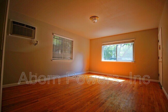 Building Photo - 2208 25th St