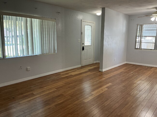 Building Photo - Single-Family Home | 3 Bedrooms | 2 Bathrooms