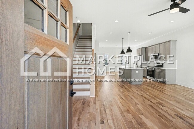 Foto del edificio - 1034 E Trinity Ln