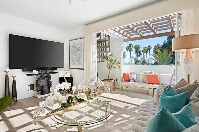 Foto del edificio - 1528 Doheny Way