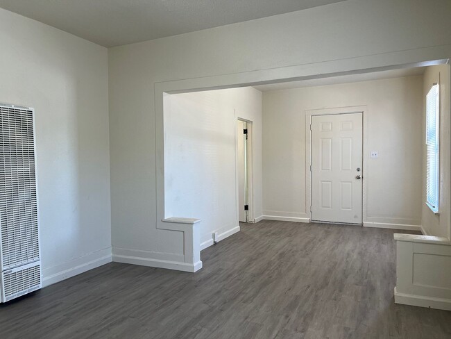 Building Photo - Charming 3 Bedroom Home Available Now!