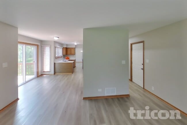 Building Photo - 5004 Lake Dawnwood Dr