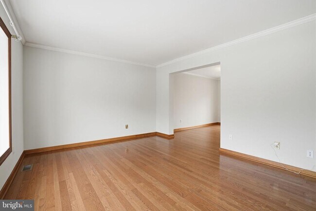 Foto del edificio - 56 Jasen Dr