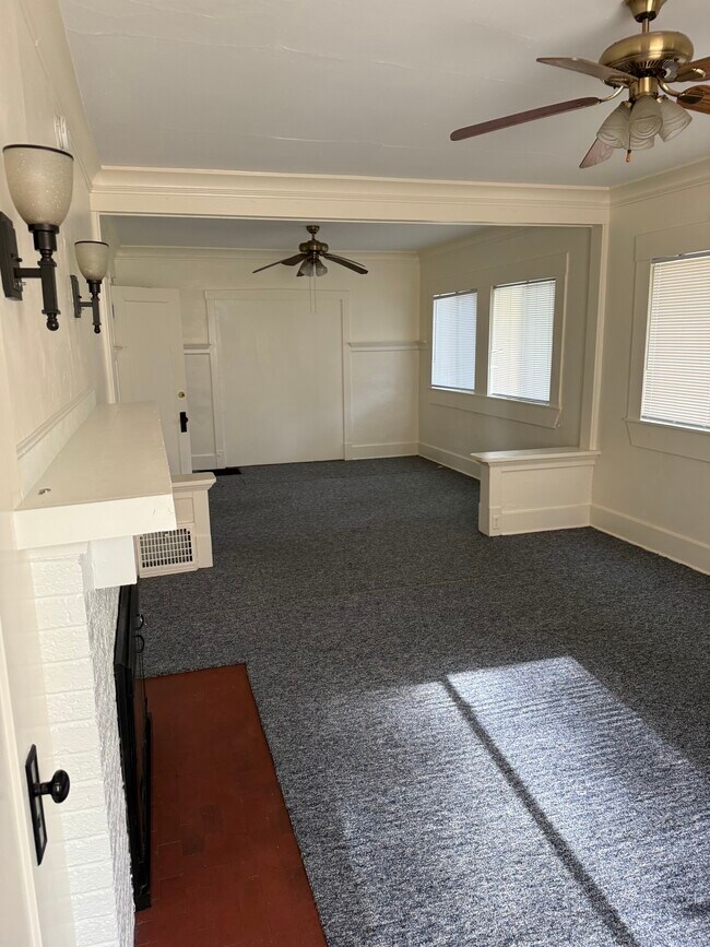 Sala de estar - 1809 W Laura Ave