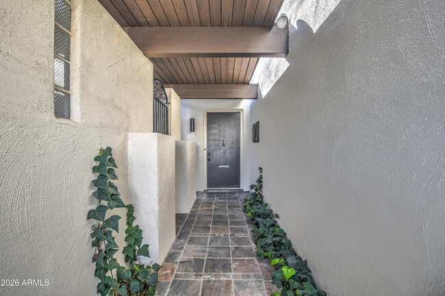 Foto del edificio - 8647 E Devonshire Ave