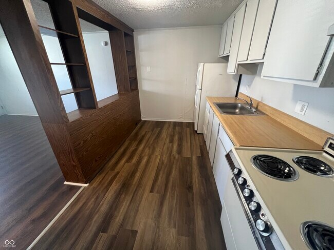 Building Photo - 2000 Indianapolis Rd