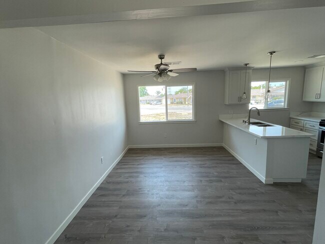 Building Photo - 4834 Stuart Dr