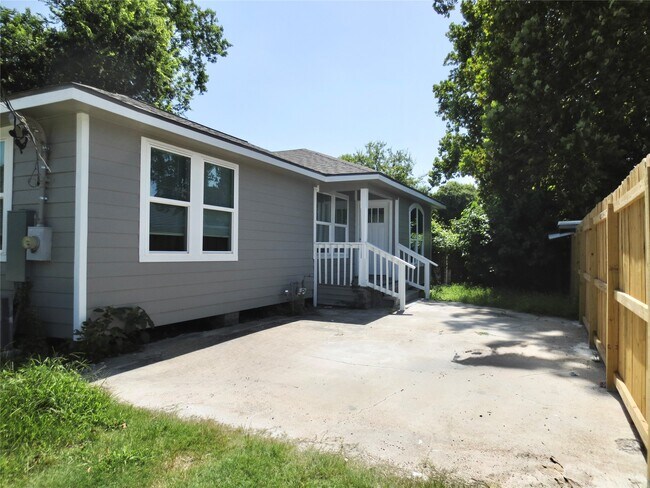 Building Photo - 2722 Parker Rd