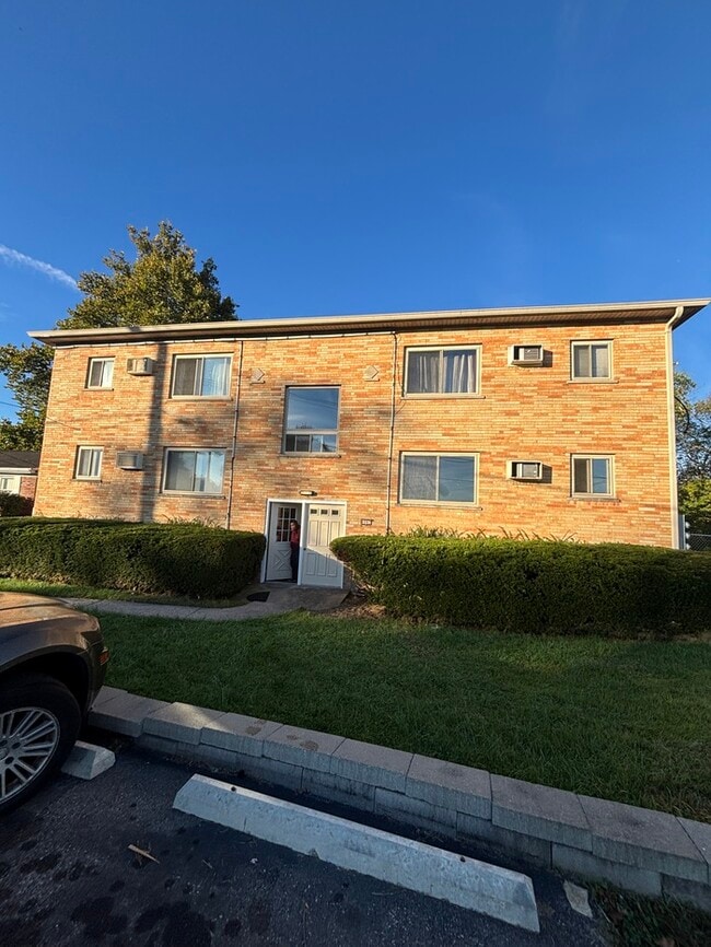 Building Photo - 8997 Pippin Rd