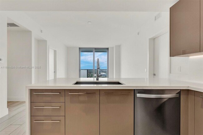 Building Photo - 2000 Metropica Wy