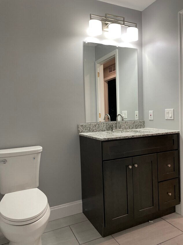 Primary Photo - 1906 Delancey St