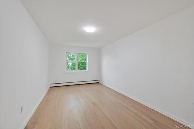 Foto del edificio - 74-16 85th Rd