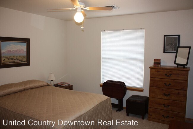 Foto del edificio - 3 br, 2 bath House - 2001 Shelly Dr.