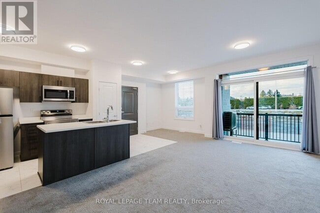 Building Photo - 809 Silhouette Private