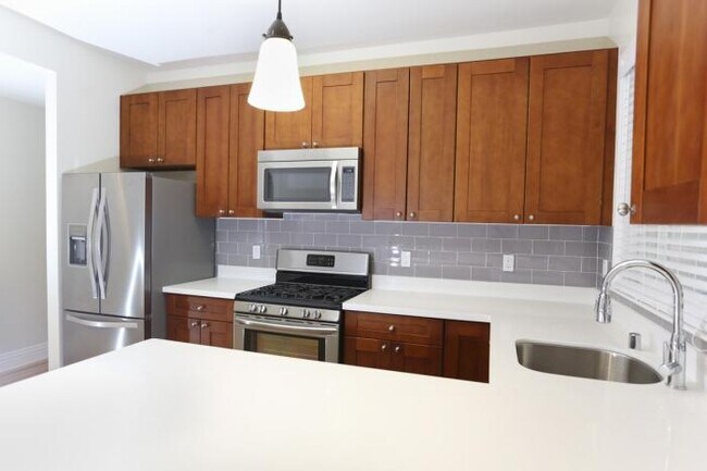 Building Photo - 3 bedroom in San Francisco CA 94117