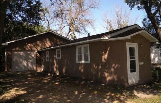 Exterior - 415 N Olive Ave