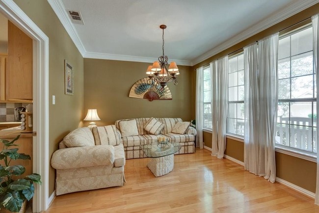 Building Photo - 300 Silver Oak Dr