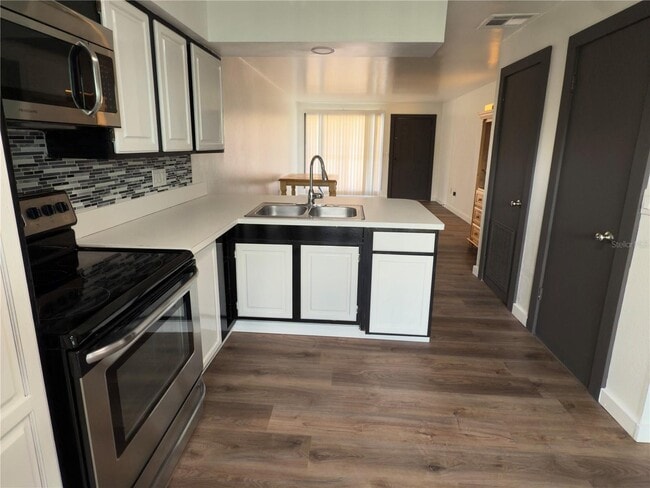 Foto del edificio - 1909 Caralee Blvd