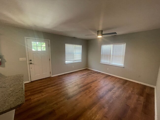 Building Photo - Single Family Home close to UNCW - Student...