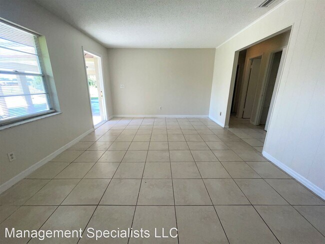 Building Photo - 2 br, 1 bath House - 915 E. Weatherbee Road