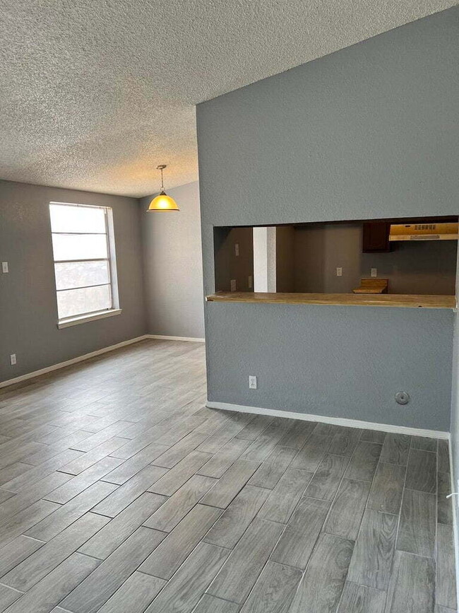 Foto del edificio - 1504B Monte Sanders Ln