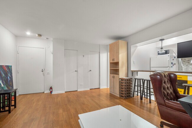 Building Photo - 40 E 9th St