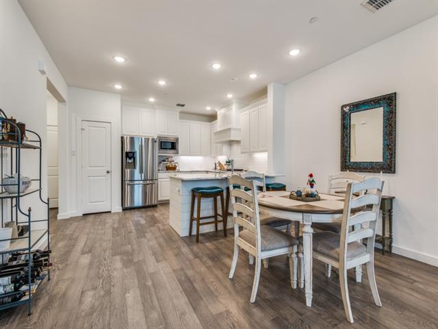 Building Photo - 532 Ballustrade Dr