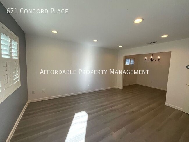 Building Photo - 671 Concord Pl