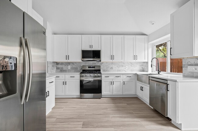 Foto del edificio - 6408 Back Bay Ln