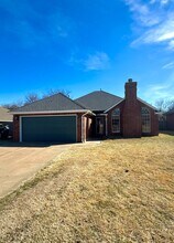 Building Photo - 322 Pinehurst Dr