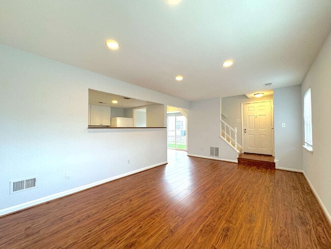 Building Photo - Inviting Lorton Condo with Comfortable Layout and Location