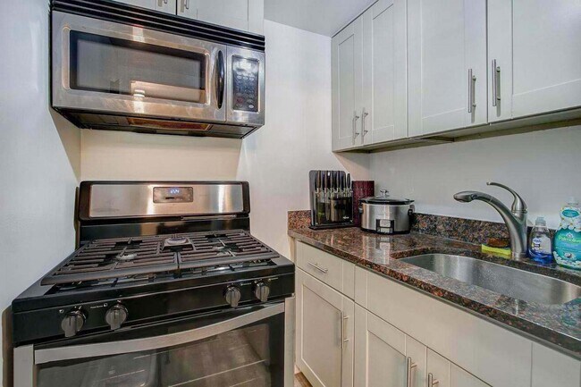 Foto del edificio - 11408 Cherry Hill Rd