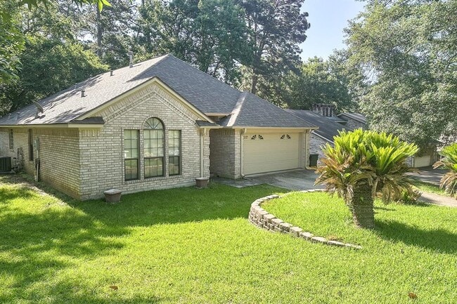 Building Photo - 617 Green Hills Dr