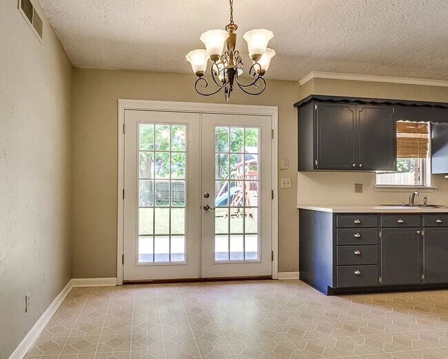 Foto del edificio - Charming 3 Bed, 1.5 Bath Home in Central Norman