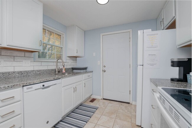 Building Photo - 1387 Firethorne Dr