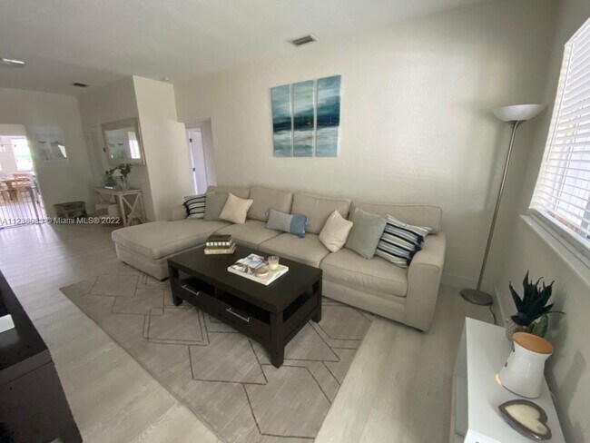Foto del edificio - 2311 SW 22nd Ter