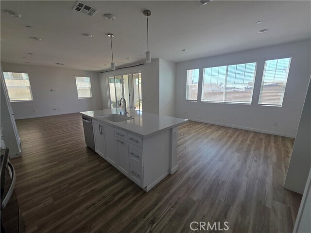 Foto del edificio - 2860 Sapphire Rd