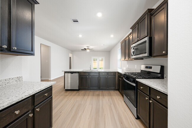 Building Photo - 15450 Maple Ter Dr