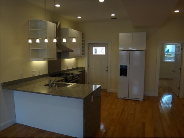 Building Photo - 275 Dorchester St