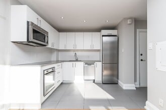 Building Photo - 110 Oriole Pkwy