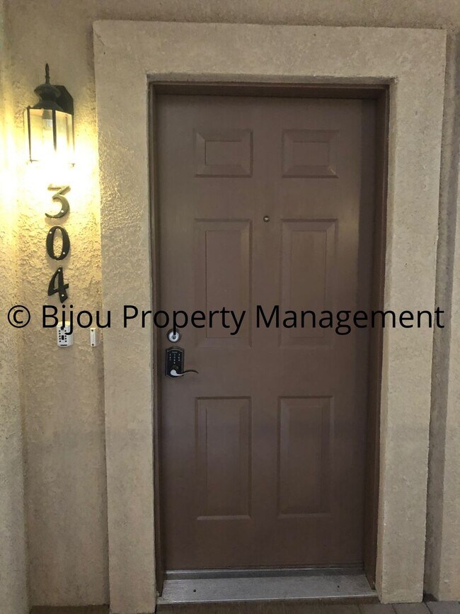 Foto del edificio - 304 Bear Creek Rd
