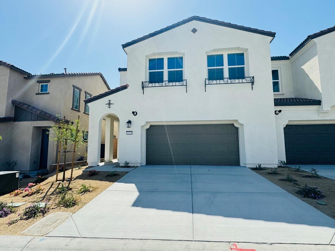Foto principal - 76291 Cambridge Dr