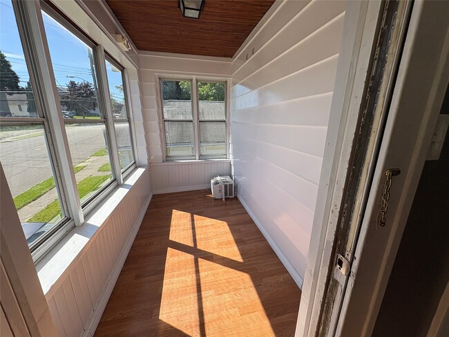 Building Photo - 260 Ackley Ave