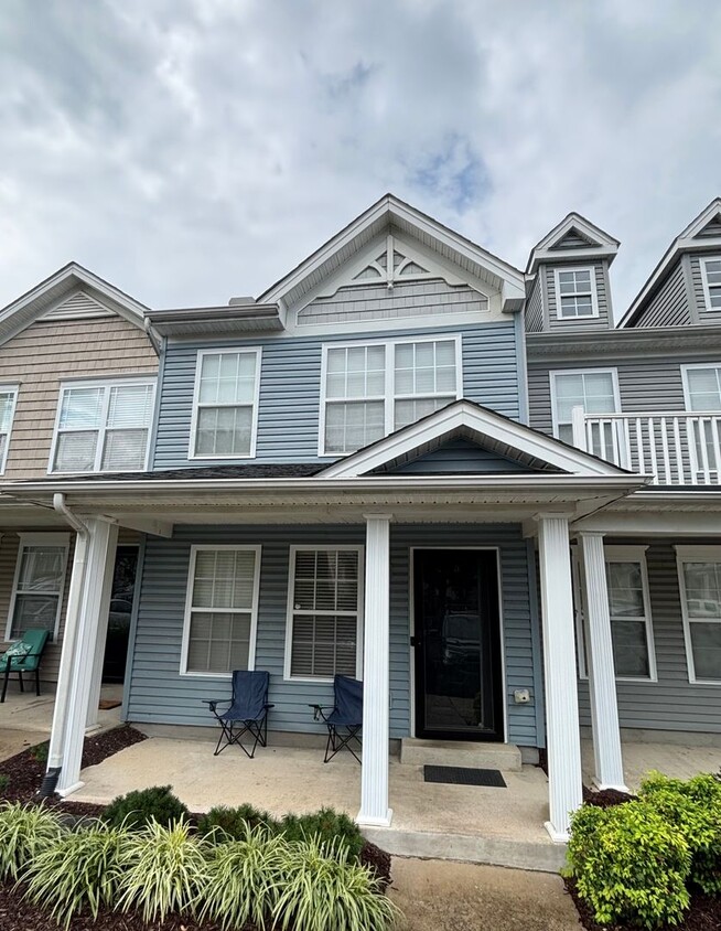Adorable Townhouse in Autumn Ridge Neighborhood, Convenient to I-24 - Adorable Townhouse in Autumn Ridge Neighborhood, Convenient to I-24