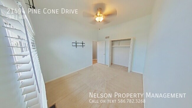 Foto del edificio - 21494 Pine Cone Dr