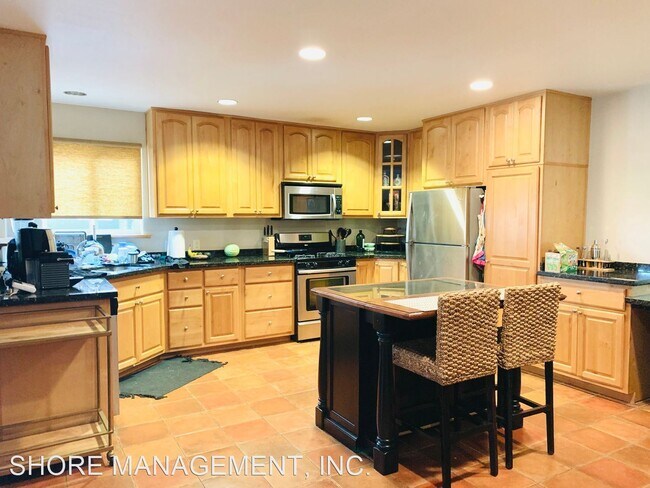 Building Photo - 3 br, 3 bath House - 810 W Pennsylvania Ave