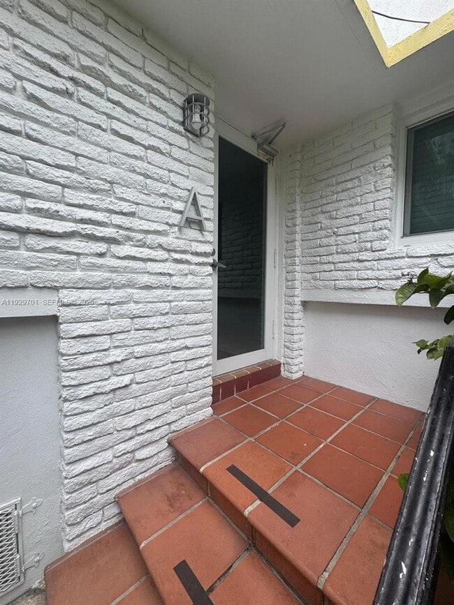 Building Photo - 6941 Bay Dr