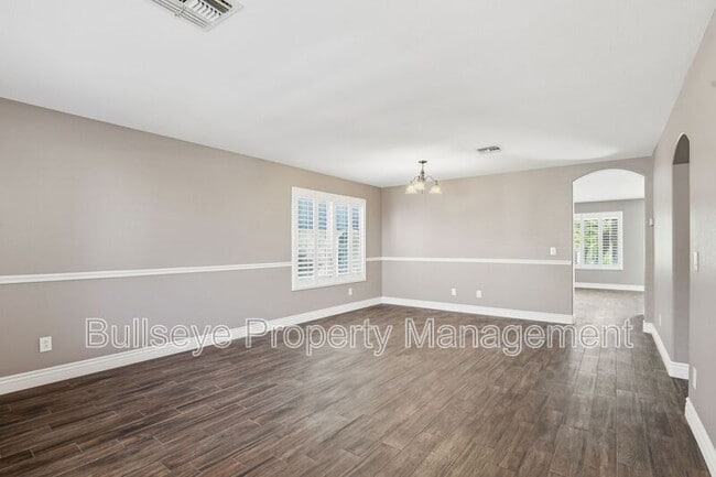 Building Photo - 665 E Maddison St