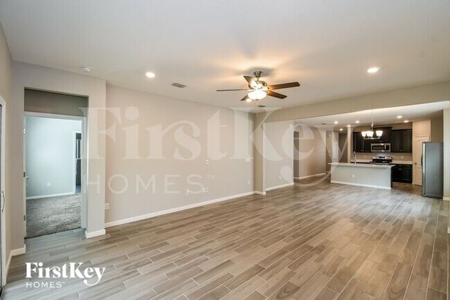 Foto del edificio - 6847 Longleaf Branch Dr