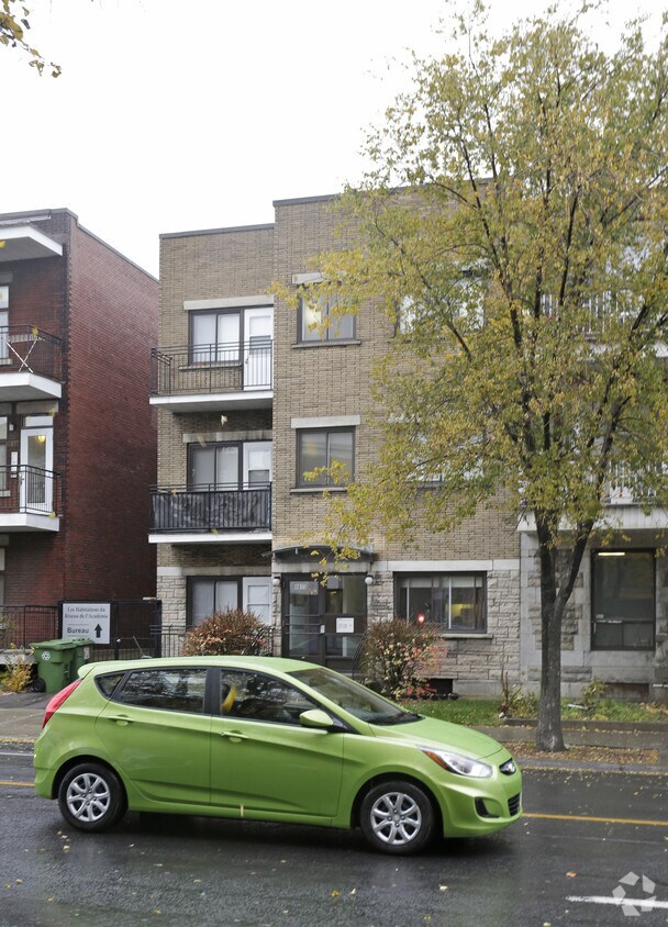 Building Photo - 4815 Papineau
